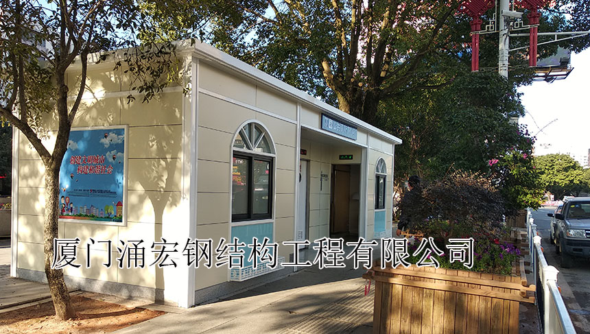 移動(dòng)成品廁所圖片